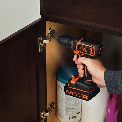 Black&Decker BDCDC18BAFC-QW 18 volt schroef-/boormachine met 2 accu's, 80 acc. en flightcase