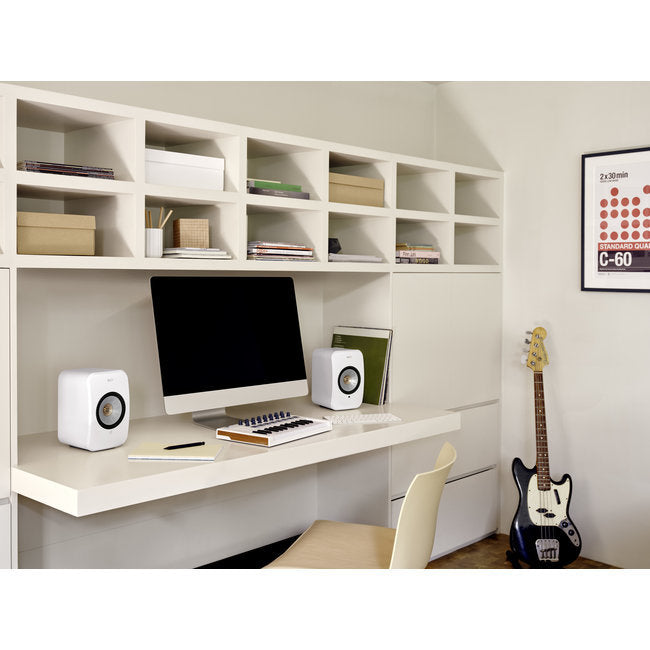 Kef LSX II set in wit