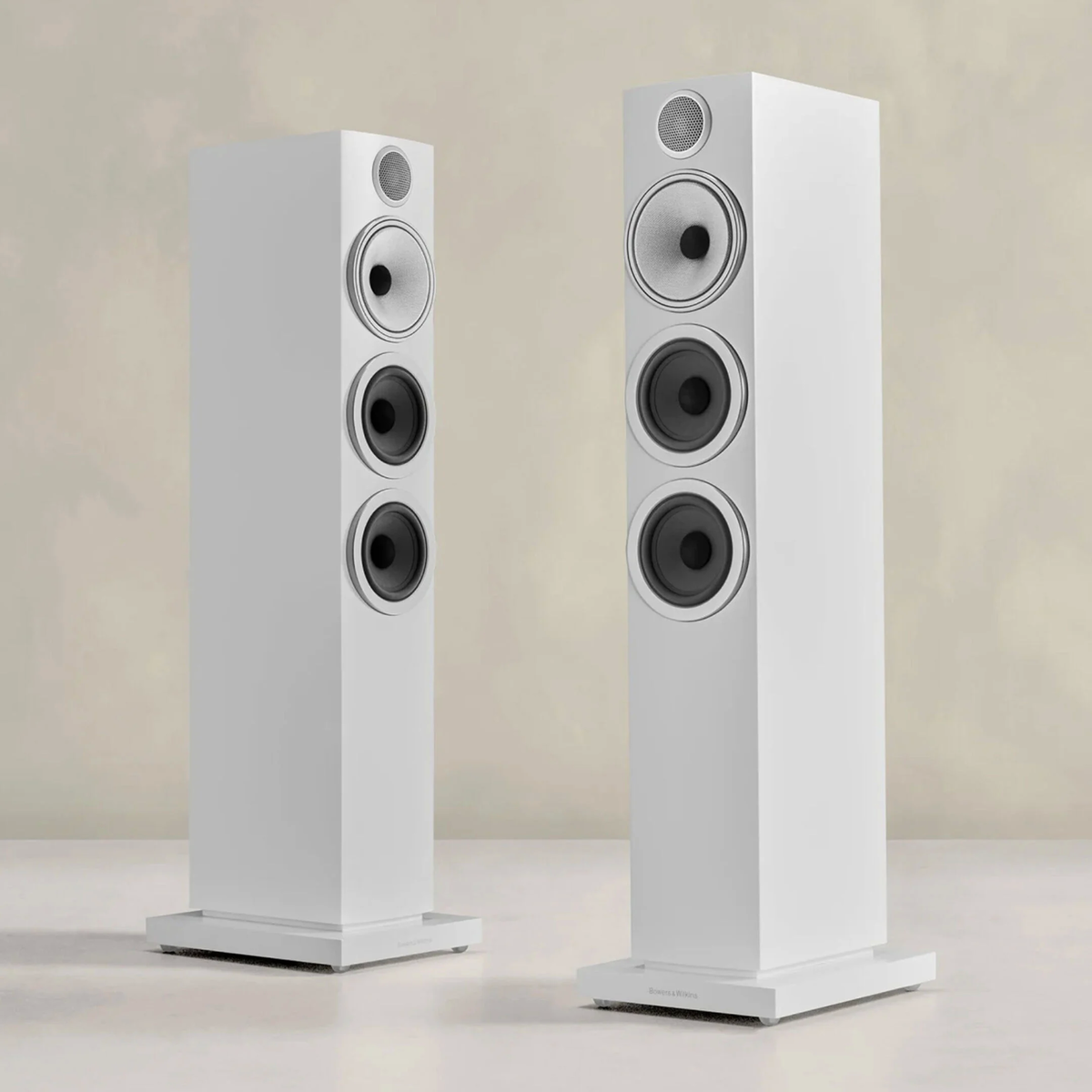Bowers & Wilkins 704S3 wit luidspreker vloerstaand model met 300,= inruilkorting