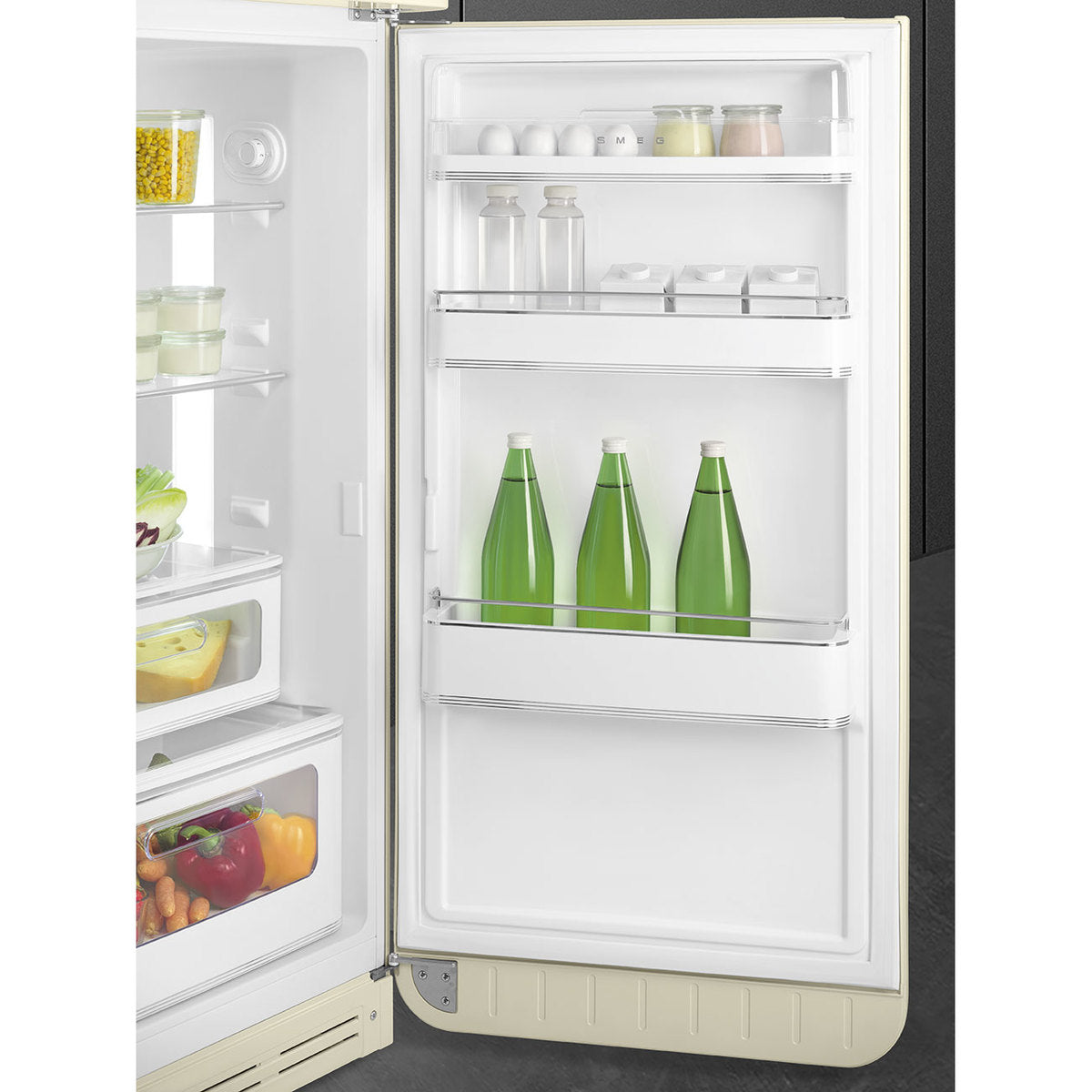 Smeg FAB30RCR5 Jaren 50 Model, deur draaiend naar rechts