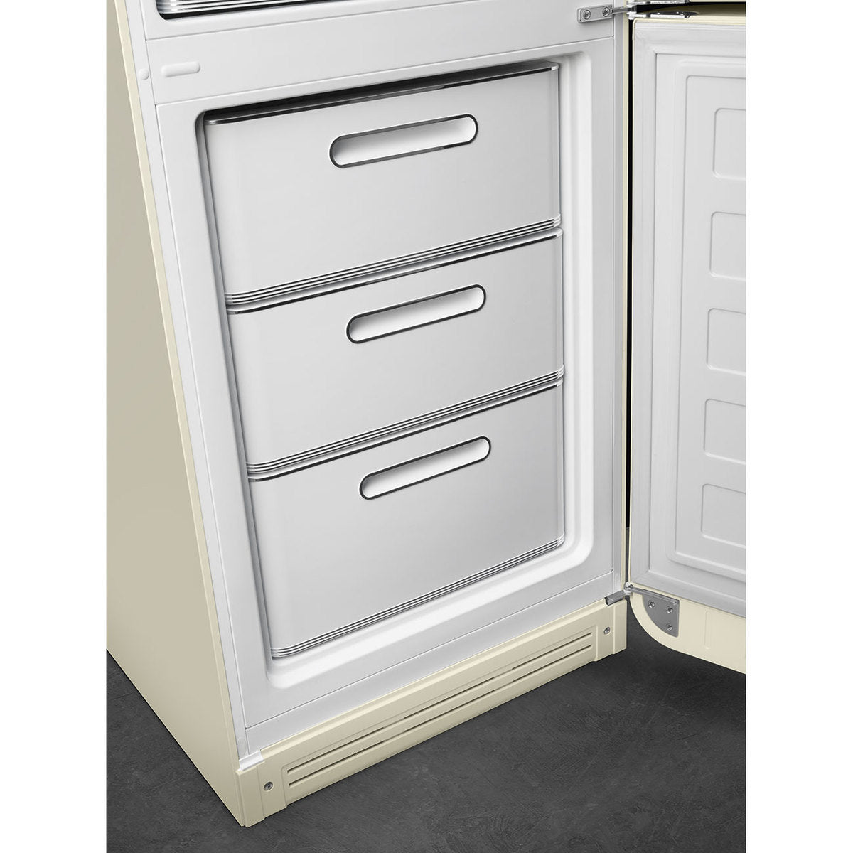 Smeg FAB32RCR5 Jaren 50 Model, deur draaiend naar rechts