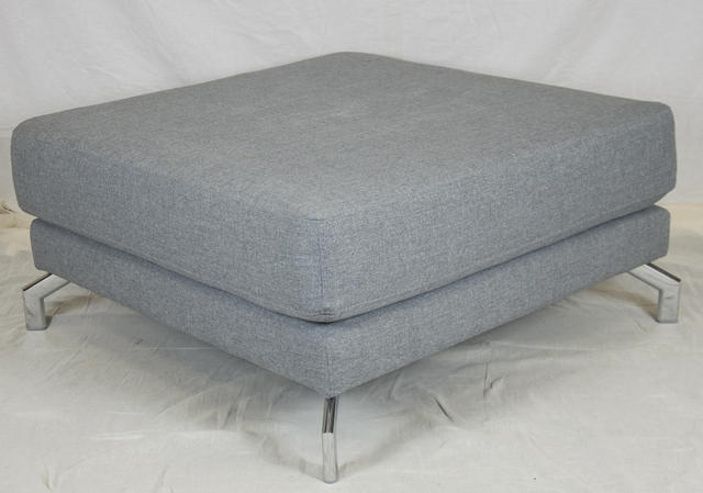 Jones Capri hocker 90x90 met verchroomde poten