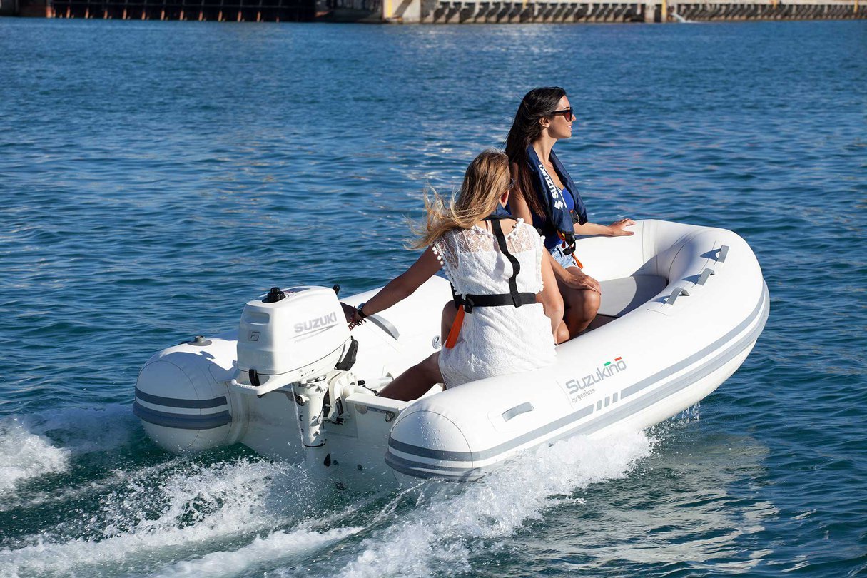 Suzuki DF6AS Wit buitenboordmotor inclusief 150 euro "Suzuki Summerfun" voordeel