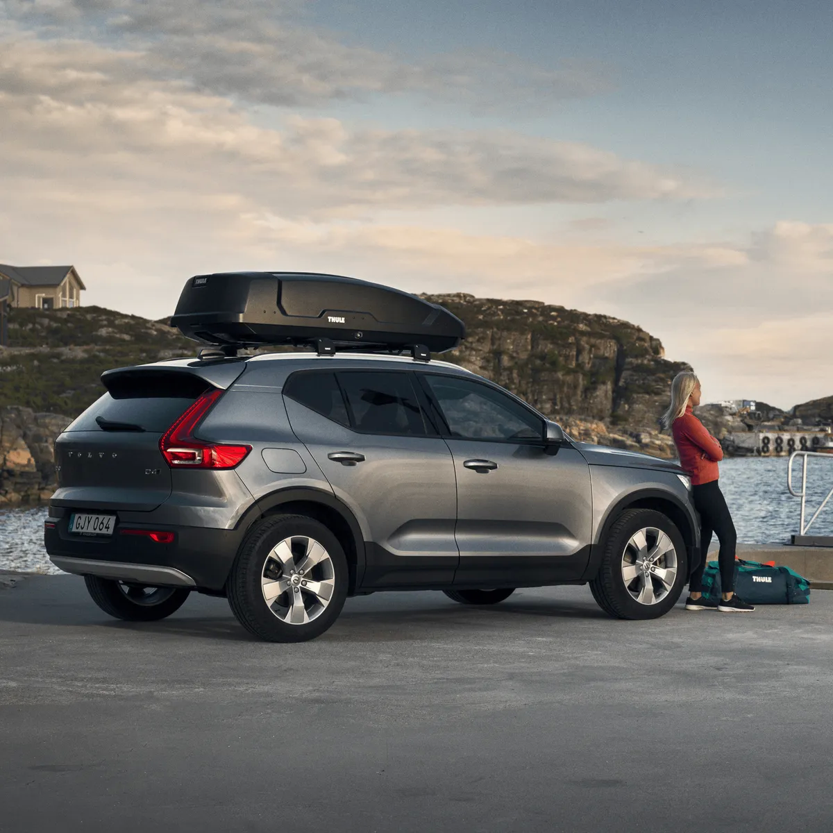Thule Force XT M dakkoffer zwart